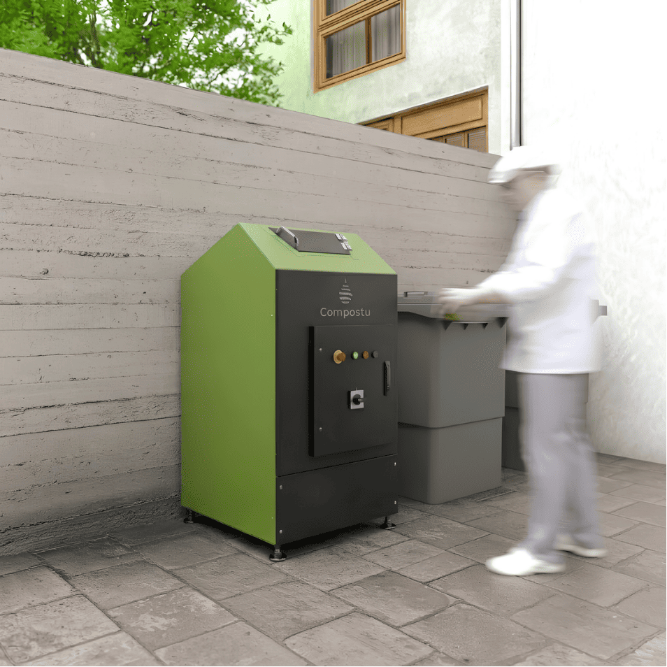 Le composteur électromécanique Compostu installé à l'extérieur d'un restaurant