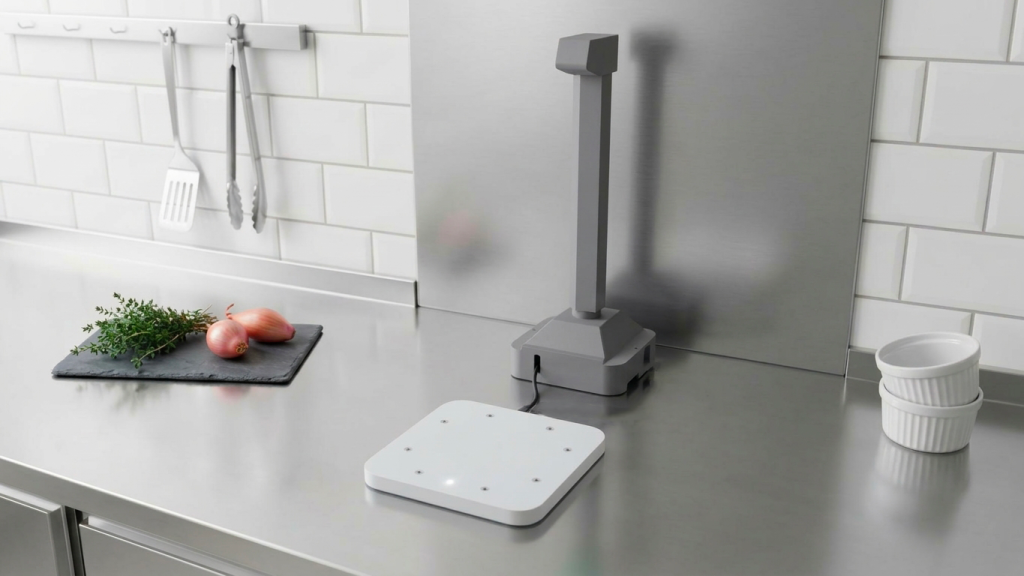 La caméra Buddy installée au-dessus d'une Pezpo sur un plan de travail de cuisine professionnelle